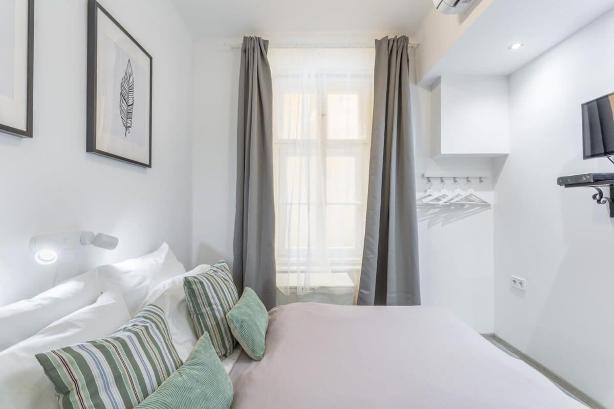 Modern Cozy At The Center Apartment Budapest