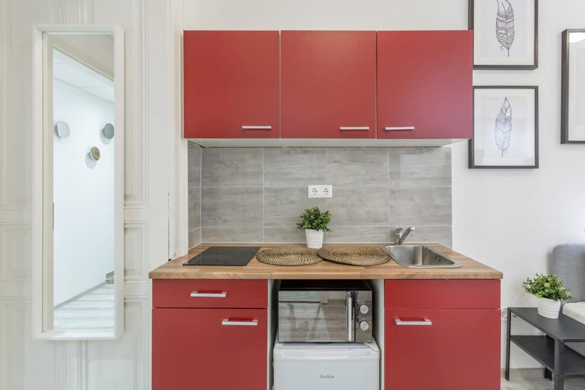 Modern Cozy At The Center *